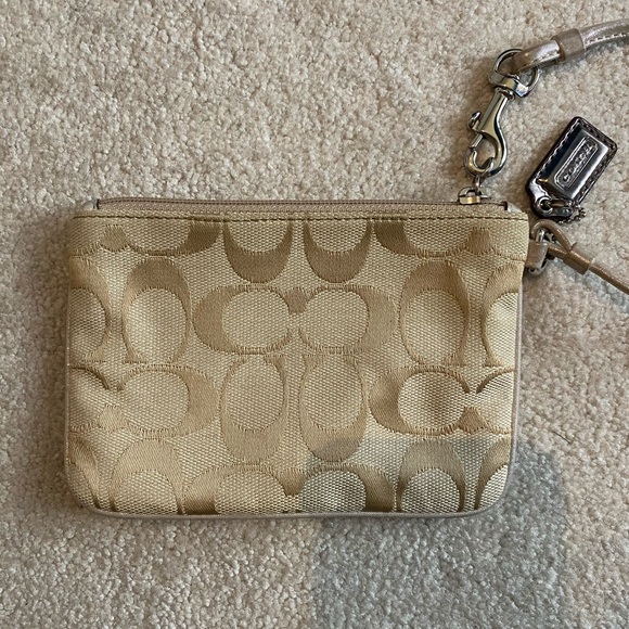 Coach Poppy Wristlet 🦋 - Picture 4 of 5